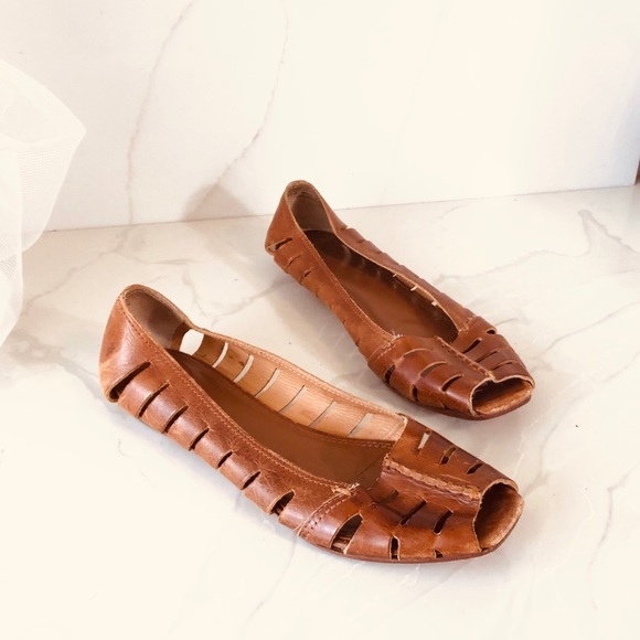 Frye Shoes - FRYE 9.5 tan leather sandal open toe flats vintage